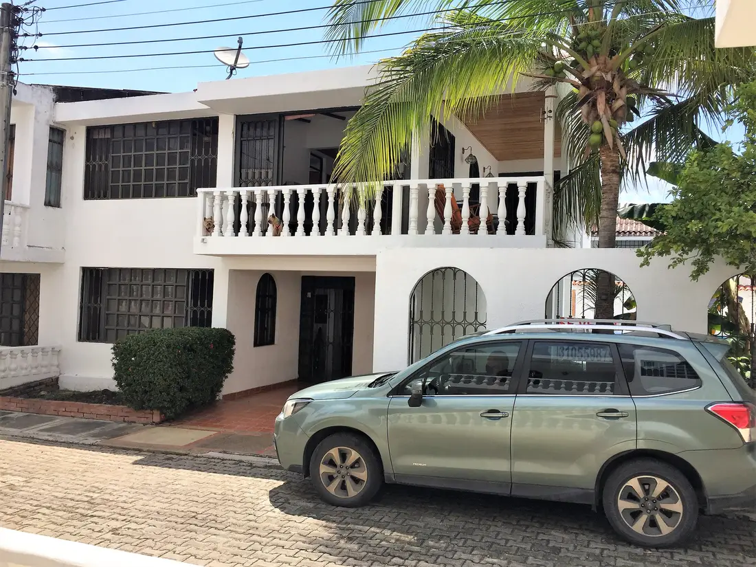 Casa en venta en Los Tamarindos Girardot con piscina privada y terraza