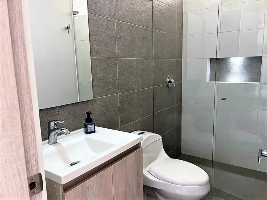 Casa campestre en venta en Palma Real, vía Villavicencio–Restrepo baño primera habitación