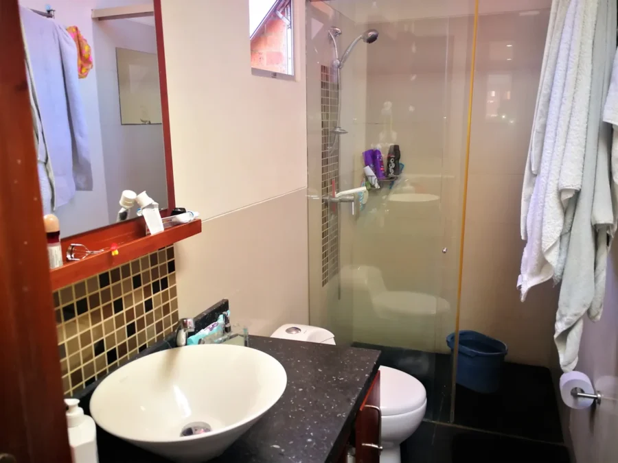 Dúplex en venta en Bosque Calderón, Chapinero baño principal