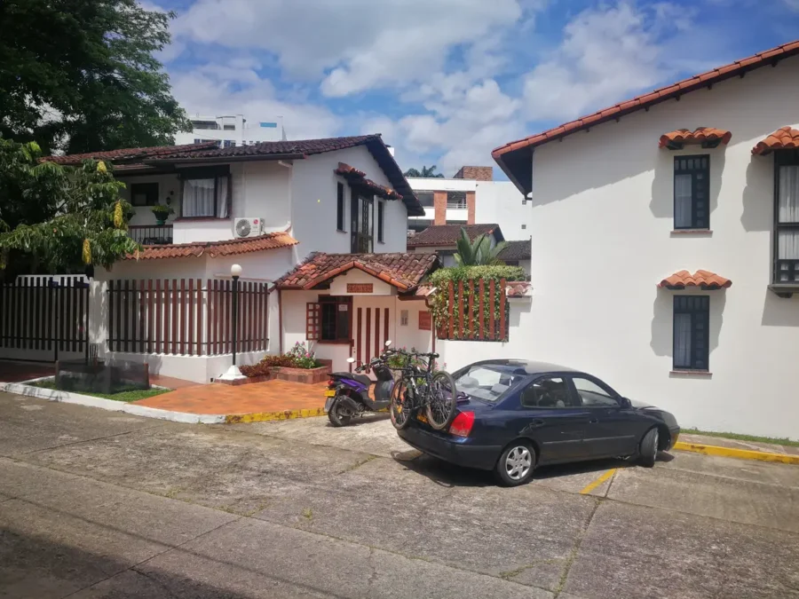 en casa en venta en Villavicencio parqueadero de visitantes
