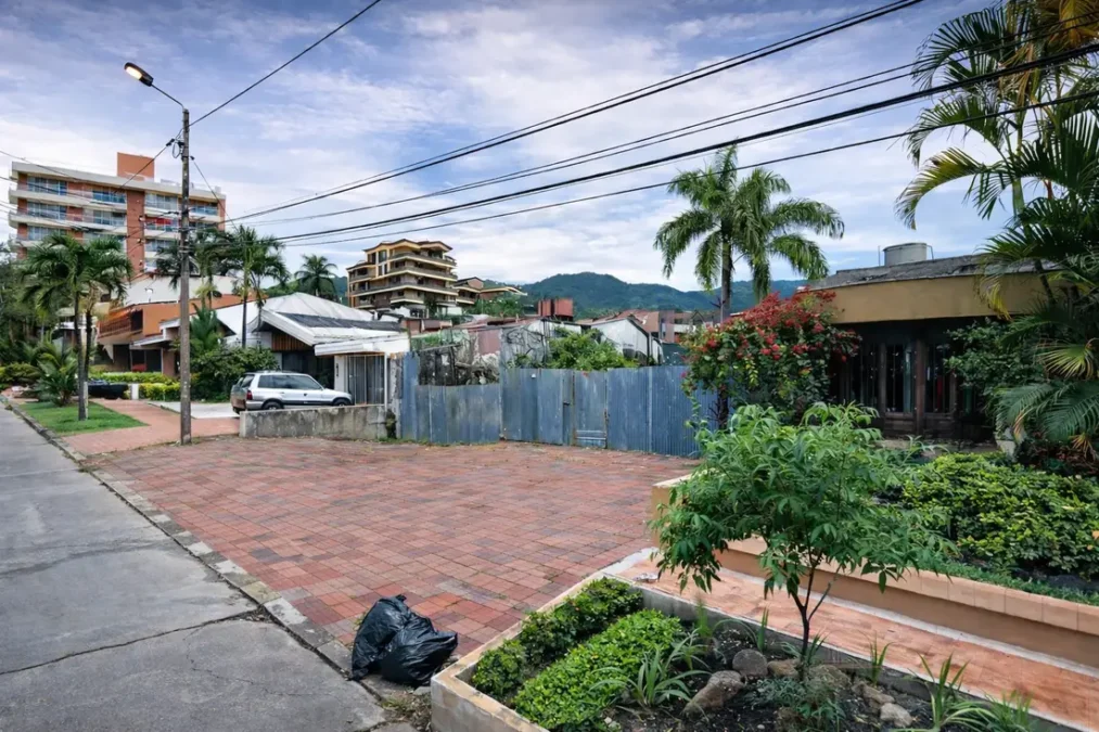 Lote de dos frentes en venta en Caudal Oriental, Villavicencio, zona residencial