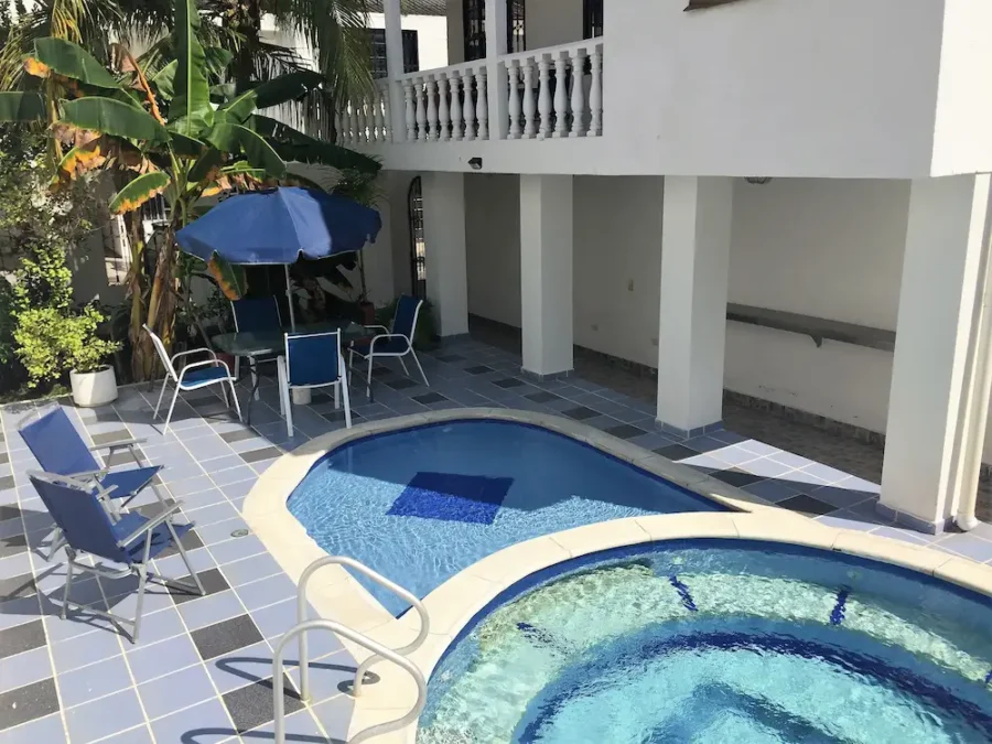 Casa en venta en Los Tamarindos Girardot piscina y jacuzzi