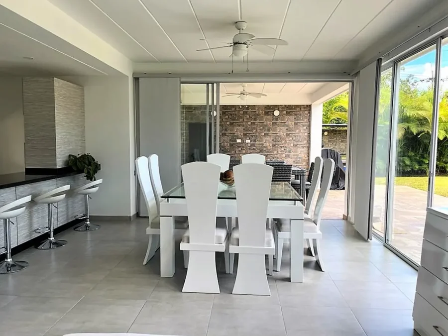 Casa campestre en venta en Palma Real, vía Villavicencio–Restrepo comedor